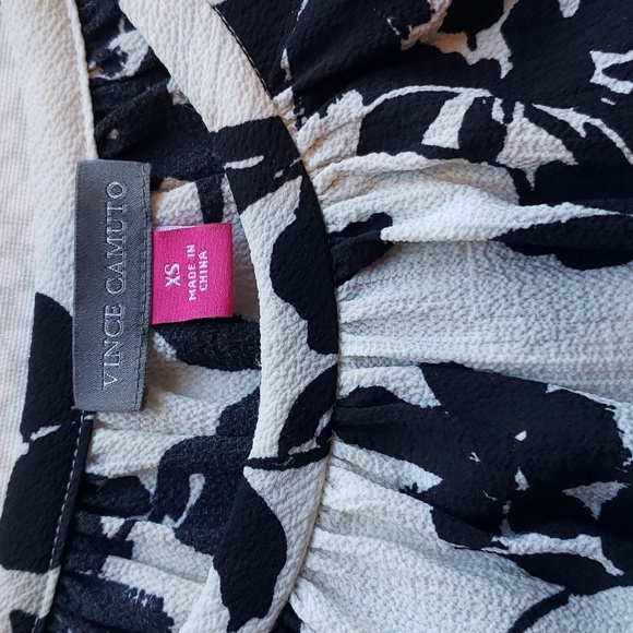 Vince Camuto Off-White and Black Flowy Blouse - Picture 7 of 13